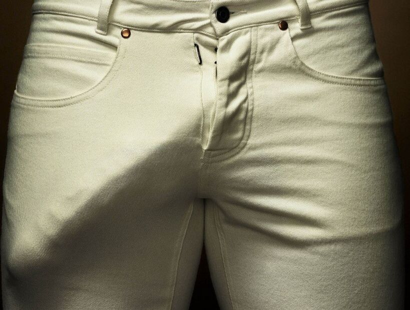 pene ingrandito nei pantaloni